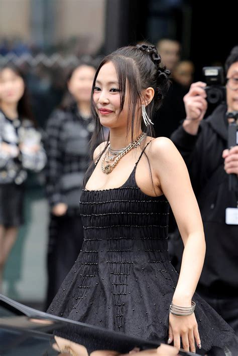 Jennie stuns at Chanel 2025 S/S show, shares heartfelt moment 